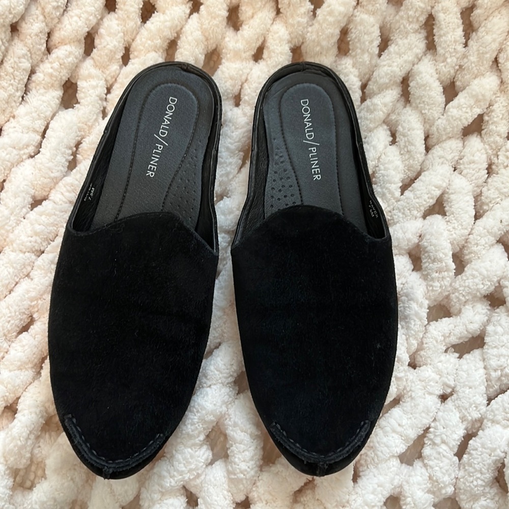 Donald J Pliner Suede Mule